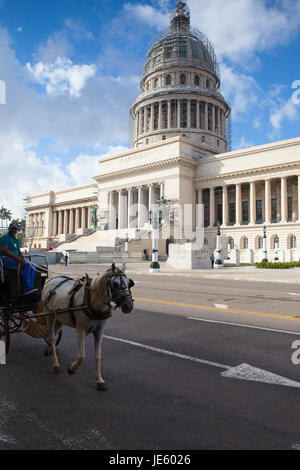 L'Avana, Cuba - gennaio 22,2017: Capitolio o nazionale di Capitol Building a l'Avana, Cuba, era la sede del governo di Cuba fino a dopo il cubano ri Foto Stock