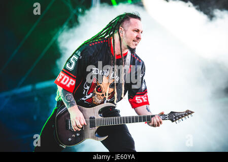 Giugno 18, 2017: Cinque Dita morte punzone suonare dal vivo presso il Festival Hellfest 2017 con il loro nuovo cantante Tommy Vext Foto: Alessandro Bosio Foto Stock