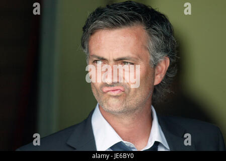 JOSE MOURINHO CHELSEA MANAGER JJB Stadium WIGAN INGHILTERRA 14 Agosto 2005 Foto Stock