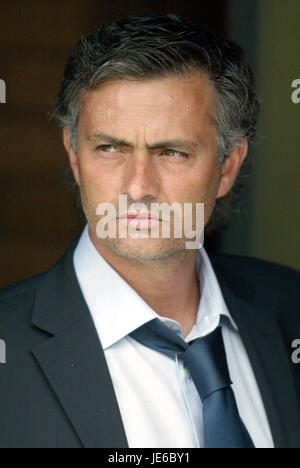 JOSE MOURINHO CHELSEA MANAGER JJB Stadium WIGAN INGHILTERRA 14 Agosto 2005 Foto Stock