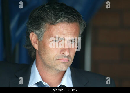 JOSE MOURINHO CHELSEA MANAGER JJB Stadium WIGAN INGHILTERRA 14 Agosto 2005 Foto Stock