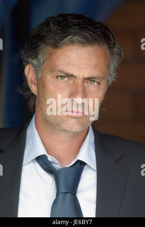 JOSE MOURINHO CHELSEA MANAGER JJB Stadium WIGAN INGHILTERRA 14 Agosto 2005 Foto Stock