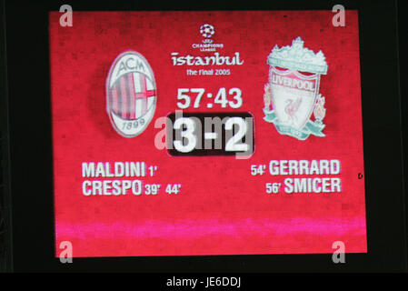 Quadro di valutazione a tempo pieno per la finale di Champions League 2005 Istanbul Turchia 25 Maggio 2005 Foto Stock