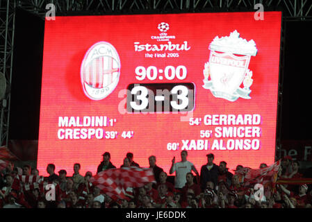 Quadro di valutazione a tempo pieno per la finale di Champions League 2005 Istanbul Turchia 25 Maggio 2005 Foto Stock