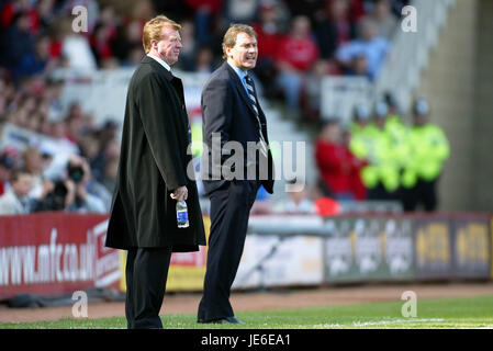 STEVE MCCLAREN & BRYAN ROBSON MIDDLESBROUGH V West Brom Riverside Stadium MIDDLESBROUGH Inghilterra 23 aprile 2005 Foto Stock