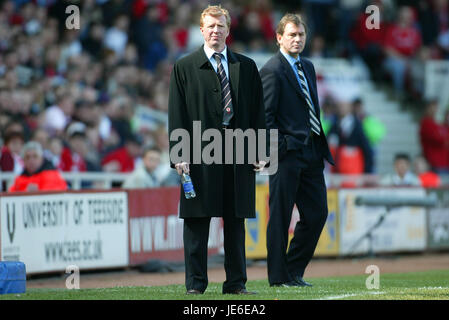 STEVE MCCLAREN & BRYAN ROBSON MIDDLESBROUGH V West Brom Riverside Stadium MIDDLESBROUGH Inghilterra 23 aprile 2005 Foto Stock