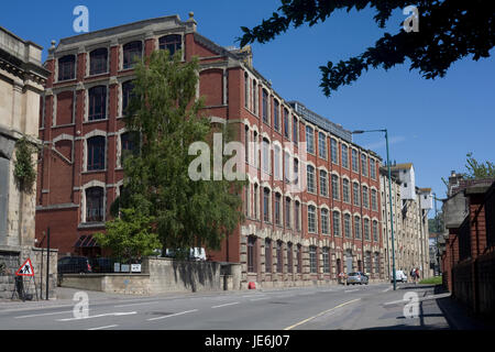 Lower Bristol Road nel bagno con sede di BMT i servizi della difesa Foto Stock