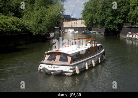 Lady Pamela barca fluviale da crociera sul fiume Avon a fine Occidentale di Kennet & Avon canal nella vasca da bagno Foto Stock