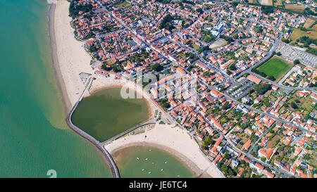 Vista aerea su La Bernerie En Retz beach in Loire Atlantique, Francia Foto Stock