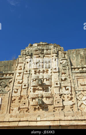 Messico, Yucatan, Uxmal, rovina sito Maya di cultura, patrimonio mondiale dell UNESCO, Cuadrangulo de leggere Monjas, monacale del quadrangolo, facciata, Foto Stock