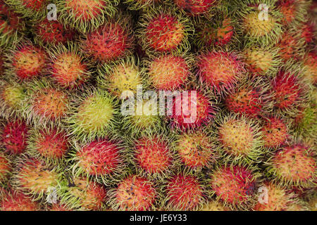 Cambogia Siem Reap, il vecchio mercato, frutti di rambutan, vendite Foto Stock