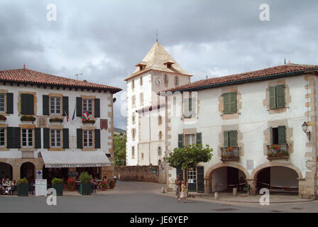 Francia, Sare, tipica chiesa nel centro, Foto Stock