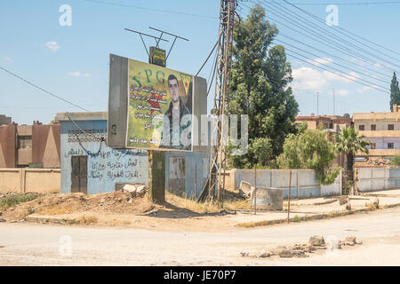 I cartelloni pubblicitari curdo il Partito Rivoluzionario in curdo area controllata di Hasakeh, Siria. Foto Stock