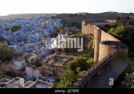 India Rajasthan, Jodhpur, vista sulla fortezza sulla Città Vecchia, Foto Stock