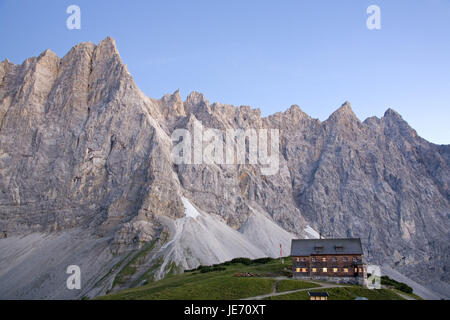 Falcon's acciaierie del Karwendel, crash del nord del Lalidererspitze, pareti Laliderer, Karwendelgebirge, alp park, calce alpi, alpi, Tirolo, Austria, Foto Stock