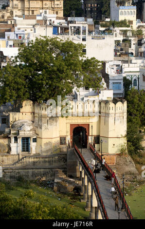 India Rajasthan, Udaipur, Daiji ponte con i turisti, Foto Stock