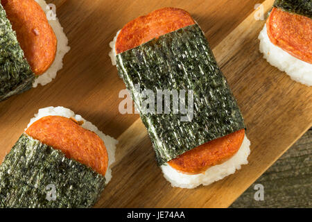 Le sane Musubi riso e carne panino da Hawaii Foto Stock