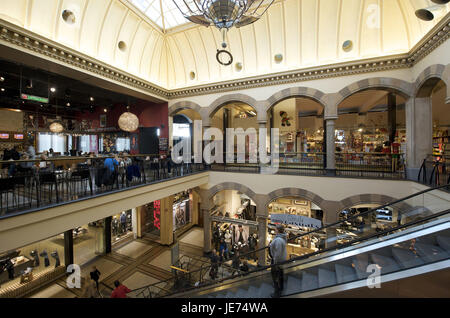 Holland, Paesi Bassi, Amsterdam, centro commerciale, turistico nella Magna Plaza, Foto Stock