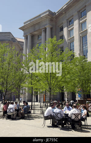 Stati Uniti, America, Washington D.C, Down Town, il Triangolo Federale, i turisti in una street cafe nei pressi del vecchio post, Foto Stock