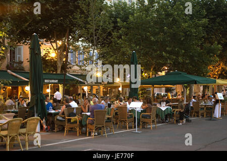Francia, Corsica, Bastia, Place Saint-Nicolas, bar esterno, ospiti, Foto Stock