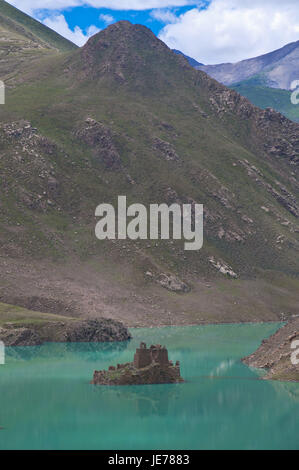 Serbatoio artificiale nel Karo-La passare lungo la Friendship Highway, il Tibet, Asia Foto Stock