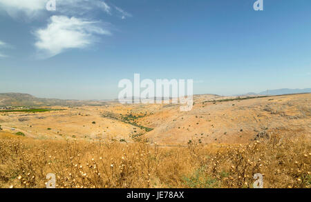 Ampio angolo di vista dal Monte Arbel, Bassa Galilea district, Israele, vicino al mare di Galilea e Tiberiade. Foto Stock
