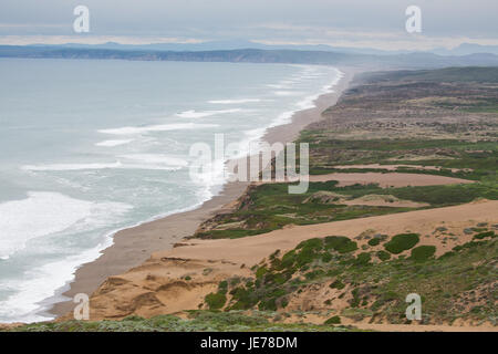 Chilometri di spiaggia sulla lunga costa incontaminata del Point Reyes National Seashore. Foto Stock