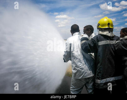 2013 10 04 somalo di Firefighter formazione Nairobi 003 (10203213303) Foto Stock