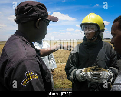 2013 10 04 somalo di Firefighter formazione Nairobi 005 (10203112546) Foto Stock