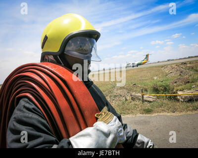 2013 10 04 somalo di Firefighter formazione Nairobi 010 (10203082785) Foto Stock