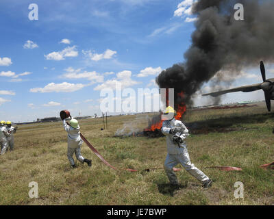 2013 10 04 somalo di Firefighter formazione Nairobi 015 (10203041355) Foto Stock