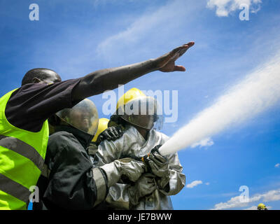 2013 10 04 somalo di Firefighter formazione Nairobi 017 (10203027486) Foto Stock