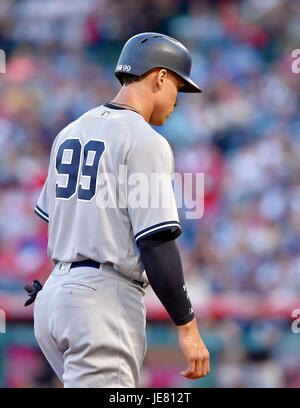 Anaheim, California, USA. Xiii Giugno, 2017. Aaron giudice (Yankees) MLB, Aaron giudice dei New York Yankees durante il Major League Baseball gioco contro il Los Angeles gli angeli di Anaheim presso Angel Stadium di Anaheim in Anaheim, California, Stati Uniti . Credito: AFLO/Alamy Live News Foto Stock