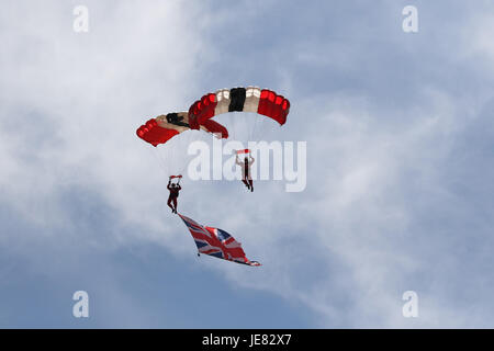 Colchester, Essex, Regno Unito. Il 23 giugno, 2017. Il Principe di Galles visite Merville caserme in Colchester, Essex per segnare il suo quarantesimo anno come colonnello in capo del reggimento paracadutisti. Credito: David Johnson/Alamy Live News Foto Stock