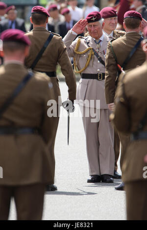 Colchester, Essex, Regno Unito. Il 23 giugno, 2017. Il Principe di Galles visite Merville caserme in Colchester, Essex per segnare il suo quarantesimo anno come colonnello in capo del reggimento paracadutisti. Credito: David Johnson/Alamy Live News Foto Stock