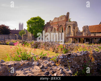 Foto scattata 19/06/17 è sotto embargo fino a 00.01 23/06/17: St Augustine's Abbey - parte di Canterbury il sito del Patrimonio Mondiale - è stato "costruito" in realtà virtuale come parte di una collaborazione tra il patrimonio inglese e Università di Kent. Dal 24 giugno, i visitatori saranno in grado di sedersi in un pod di nuovo nel centro visitatori e di esperienze attraverso un tour virtuale e riccamente decorata luminosamente decorate di edifici come essi avrebbero probabilmente state all'inizio del XVI secolo, appena prima della loro distruzione da Henry VIII. Questa sarà la prima volta VR è stato utilizzato in un inglese un sito Patrimonio dell'umanità. Foto Stock