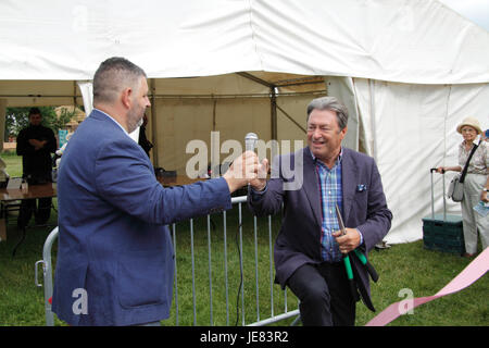 Blenheim, UK. 23 GIU, 2017. Alan Titchmarsh apertura Blenheim Flowershow Credito: MELVIN VERDE/Alamy Live News Foto Stock