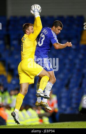 MICHAEL BALLACK & ARTUR BORUC CHELSEA V CELTIC FC STAMFORD BRIDGE CHELSEA INGHILTERRA 09 Agosto 2006 Foto Stock