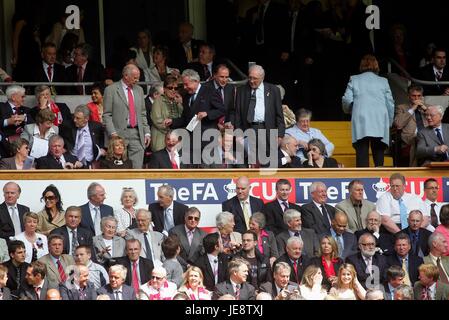 Il principe William IN ROYAL BOX finale di FA Cup Millennium Stadium Cardiff Galles 13 Maggio 2006 Foto Stock