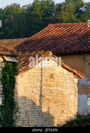 La vecchia casa colonica di edificio rurale in Francia Europa Foto Stock