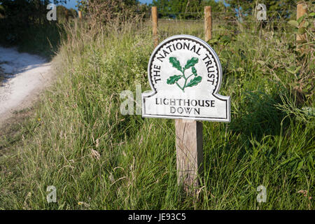 Il National Trust faro di orientamento verso il basso nei pressi di Dover. Foto Stock