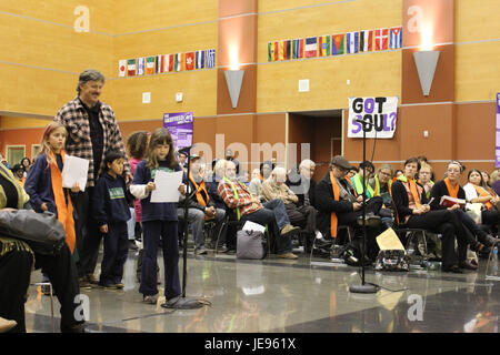 La riunione del Municipio del budget 2013 è stata un evento che ha avuto luogo per discutere le politiche fiscali e le dotazioni di bilancio del governo. La riunione ha fornito una piattaforma di discussione pubblica sulle priorità economiche nazionali. Foto Stock