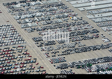 Immagine aerea di automobili per importazione esportazione a Ico terminali nel porto di Anversa Foto Stock