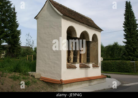 Una fotografia scattata il 19 luglio 2014, di una scultura di gruppo della Crocifissione situata a Kloster Heiligkreuztal, che mostra l'arte religiosa e il suo significato storico. Foto Stock