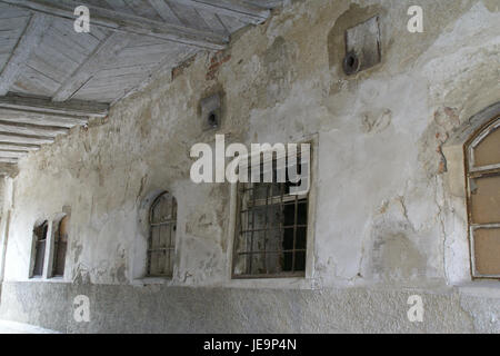 Kloster Heiligkreuztal è un monastero storico situato in Germania, noto per la sua bellezza architettonica e il suo significato religioso. Il sito è un punto di riferimento culturale chiave della regione. Foto Stock