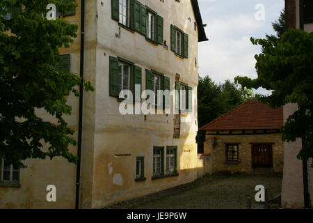 La foto raffigura Kloster Heiligkreuztal, un'abbazia storica situata in Germania, nota per la sua architettura e il suo significato spirituale. Risale al periodo medievale e rimane un importante sito religioso e culturale. Foto Stock