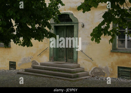 Questa immagine del 20 luglio 2014 mostra la porta d'ingresso di Kloster Heiligkreuztal, un ex monastero situato nel sud della Germania. Il sito è noto per il suo significato storico e la splendida architettura. Foto Stock