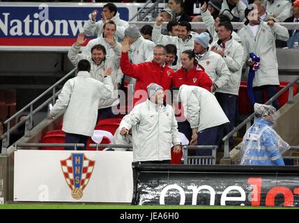 SLAVEN BILIC & CROAZIA CELEBRA INGHILTERRA V CROAZIA EURO QUALIF WEMBLEY Londra Inghilterra 21 Novembre 2007 Foto Stock