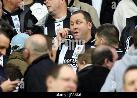 MIKE ASHLEY IN CON VENTOLE SUNDERLAND V NEWCASTLE STADIO DELLA LUCE SUNDERLAND INGHILTERRA 10 Novembre 2007 Foto Stock