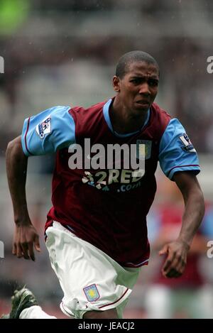 ASHLEY Young Aston Villa FC St James Park Newcastle 18 Agosto 2007 Foto Stock